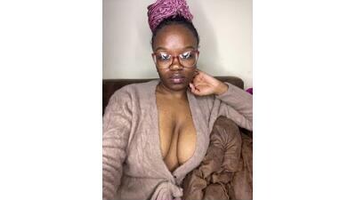 YummyMelanin117 public webcam profile photo 4