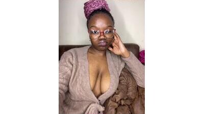YummyMelanin117 public webcam profile photo 8