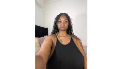 Yung-Missy public webcam profile photo 4